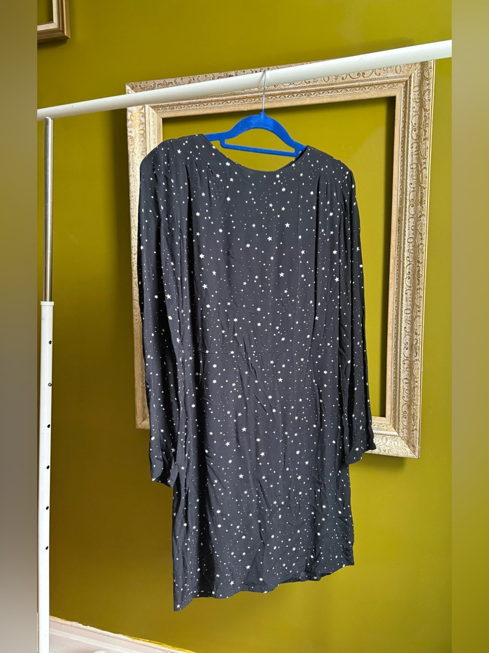 H&M, Size 6, NWOT, Black Long-Sleeve Star Print Shift Dress